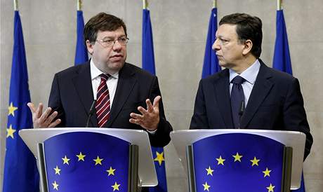 Irský premiér Brian Cowen (vlevo) a pedseda Evropské komise José Manuel Barroso