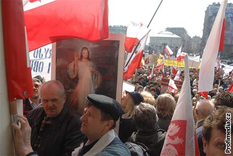 Na protipotratové demonstrace chodí v katolickém Polsku tisíce lidí