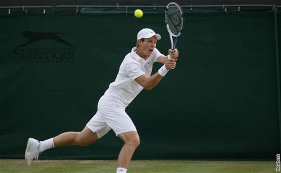 Tomá Berdych na dvorcích ve Wimbledonu.