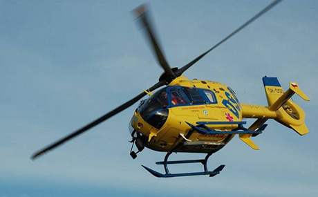 Vrtulník popáleného transportoval do praské nemocnice. Ilustraní foto