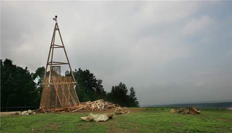 Vichr zniil i rozhlednu Bra u Chrudimi. Ta byla otevena teprve minulou sobotu 26.6.2008.