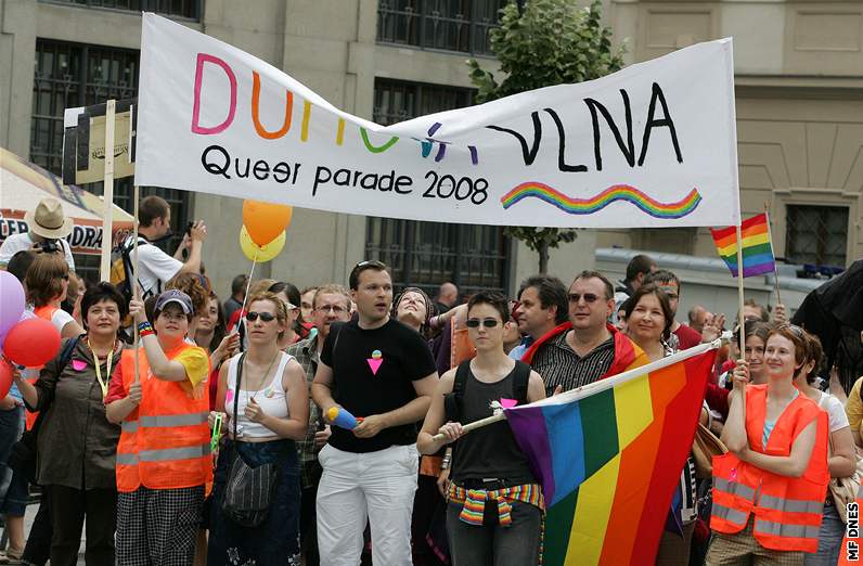 Úastníci Queer pochodu na námtí Svobody v Brn