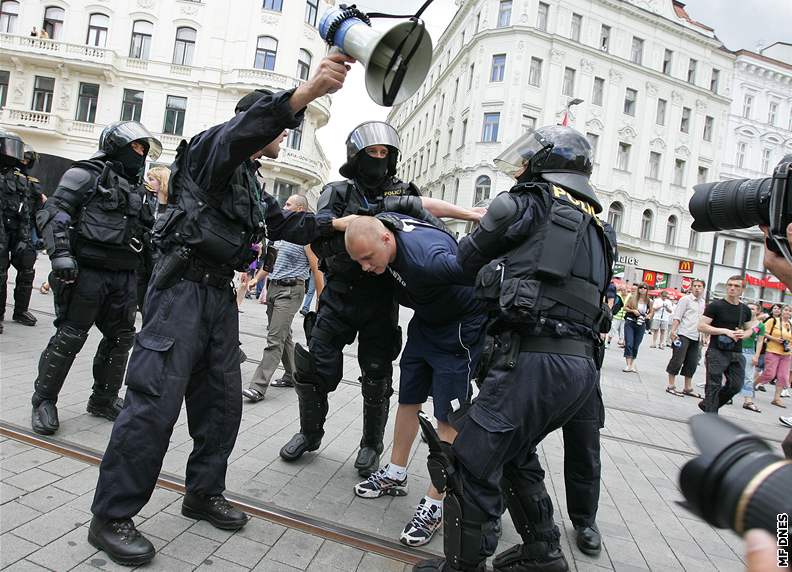 Proti sobotnímu prvodu za podporu gay a leseb Queer Parade vyjdou do brnnských ulic extremisté. Ilustraní foto