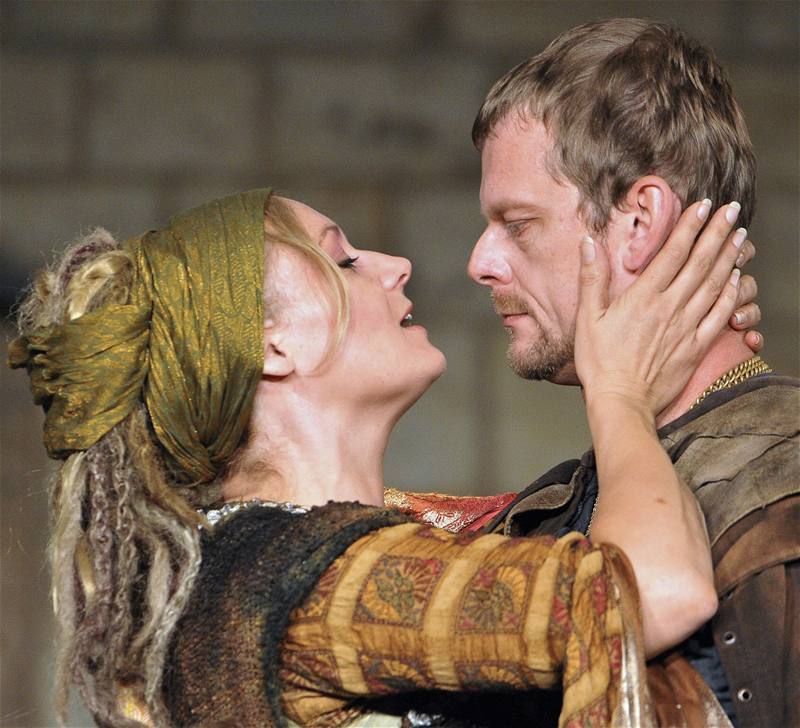 Obnovená premiéra inscenace Othello zahájila na Praském hrad Letní shakespearovské slavnosti