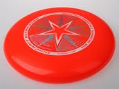 Disk Frisbee - v lét velice populární kousek plastu