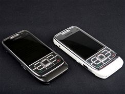 Nokia E66 a E71