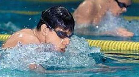 Jihlavský plavec Tomá Fuík závodí na mistrovství Evropy v plavání v krátkém bazénu v Eindhovenu.