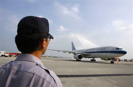 Mezi ínou a Tchaj-wanem zaaly po 59 letech létat pravidelné linky. (4. ervence 2008)