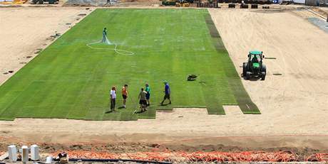 Fotbalový stadion na Králov Poli má nový trávník