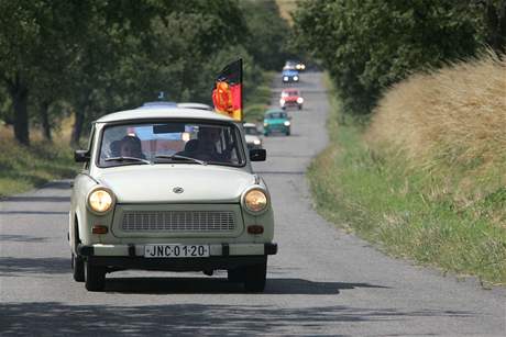 Stovky trabant východních Nmc plnily ped dvaceti lety ulice Malé Strany. Ilustraní foto