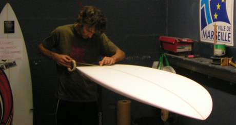 Designov tovrna na surfy v Hossegoru