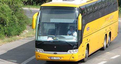 Elektronického policistu podle nj Student Agency vyuije pedevím na trase z Karlových Var do Prahy, kde autobusy projídjí pes desítky obcí.