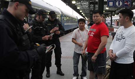 Razie cizinecké policie na praském hlavním nádraí (ilustraní foto).