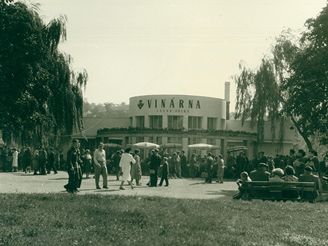 Vkladnmi sknmi eskoslovenskho strojrenstv v letech 1956 