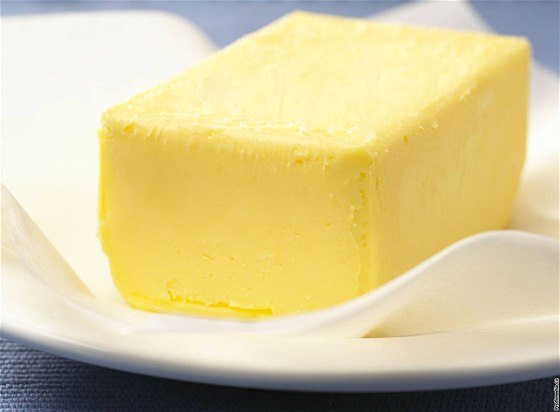 Místo másla se lidé zamili na sýrové pomazánky. Ilustraní foto.