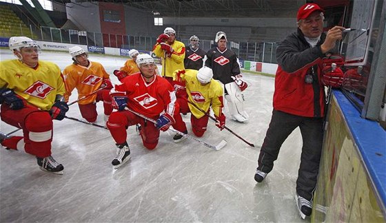 Milo íha vede trénink hokejist CSKA Moskva v Havlíkov Brod