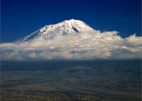 5165 metr vysoká hora Ararat v turecké Anatolii.