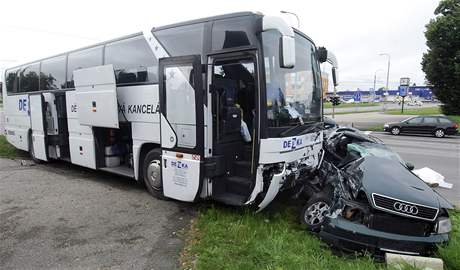 Nehoda audi a autobusu v eských Budjovicích.