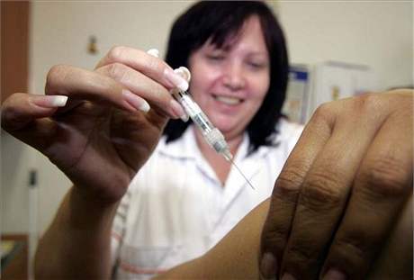 Pro ty, kteí se chtjí chránit sami, jsou stále k dispozici vakcíny proti obyejné chipce. Ilustraní foto.