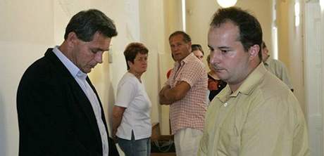 Zatímco Zdenk Pihýr odeel opt osvobozen, Jaroslava Krafta (vpravo) poslal soud na ti roky do vzení.