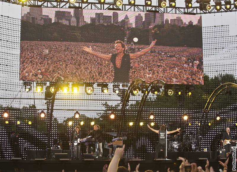 Kapela Bon Jovi v ervenci ohromila New York.
