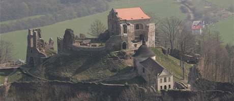 Ze zíceniny hradu Pottejn je dobrý výhled do okolí.