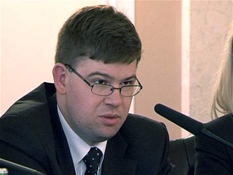 Ministr Jií Pospíil chce potrestat  severoeské soudce, kteí protahují ízení.