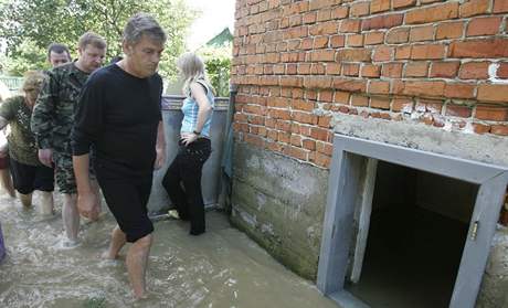 Do postiených oblastí odcestoval i ukrajinský prezident Viktor Juenko.