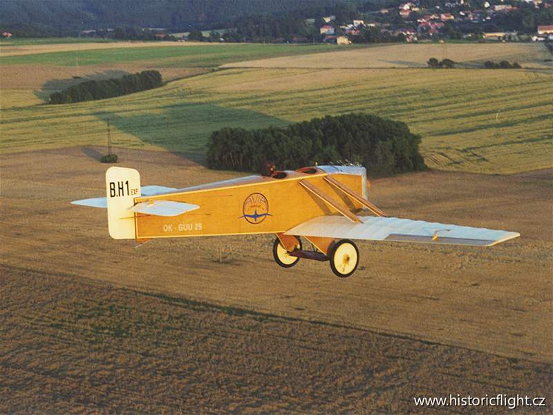 Pilot Lhota ped 85 lety letl na stroji Avia BH 5. Do Bruselu se letos podívá i jeho pedchdkyn Avia BH 1.