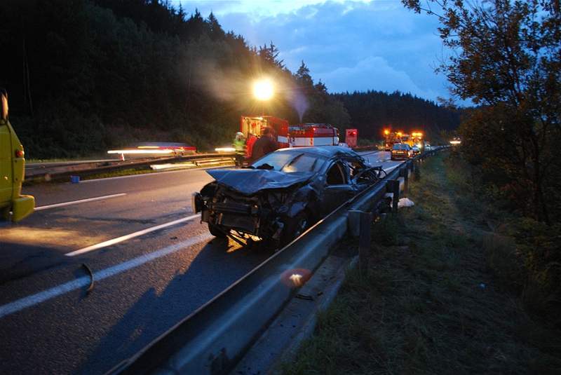 Hromadná nehoda na dálnici D1 ve smru na Prahu. (22. ervence 2007)
