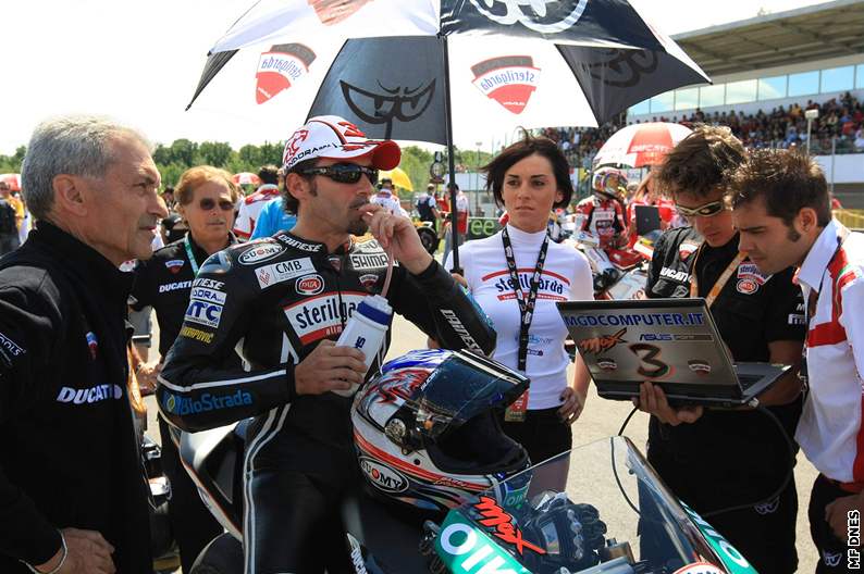 Superbike v Brn 2008. Biaggiho tým