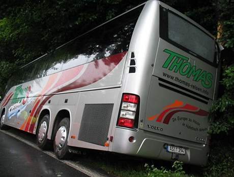 Pi nehod nmeckého autobusu se lehce zranilo nkolik lidí