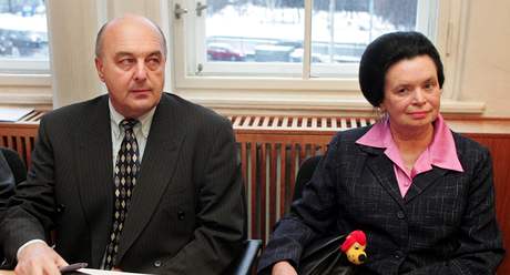 Ivo Svoboda a Barbora Snopková u Vrchního soudu v Praze v únoru 2005