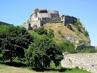Devn - horn hrad zespodu od vstupn brny