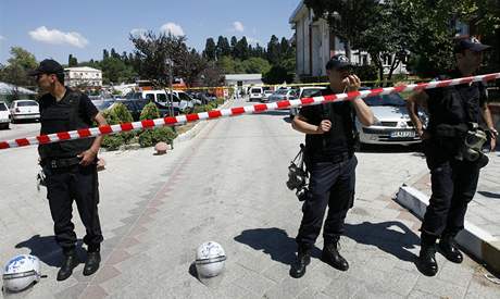 Policisté vyetují ranní exploze v Istanbulu. (7. 8. 2008)