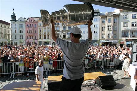 Jií Hudler se Stanley Cupem v Olomouci