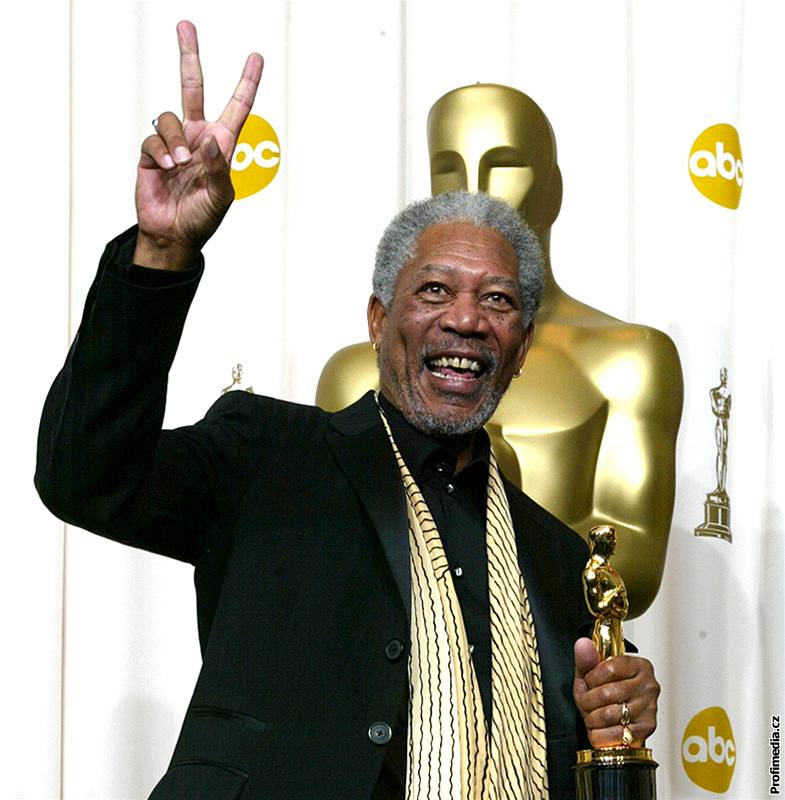Morgan Freeman s Oscarem za roli ve filmu Million Dollar Baby
