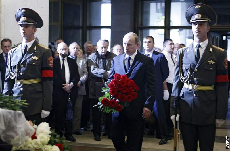 Pedseda ruské vlády Putin pichází vzdát poslední poctu Alexandru Solenicynovi