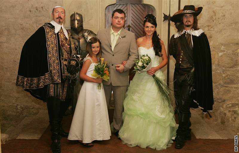 Ve Starých Hradech svatbu vedl Albrecht z Valdtejna (8.8.2008) 