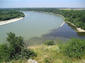 Soutok Dunaje a Moravy ped Bratislavou. Za ním kvalita vody klesá.