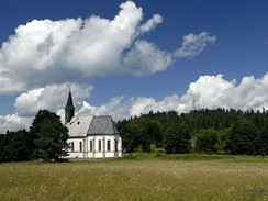 Kostel ve Svatm Tomi a hrad Vtkv kmen