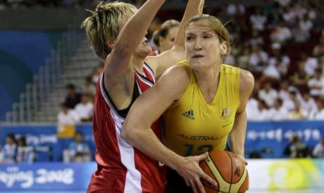 Basketbal: esko - Austrálie: Machová brání Snellovou