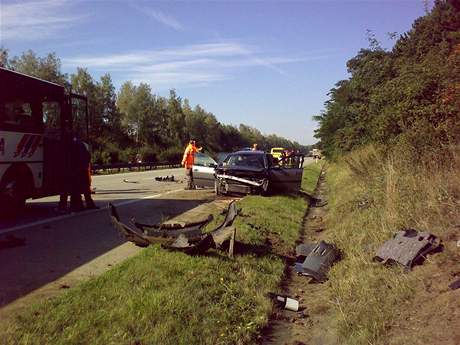 Nehoda na D11 nedaleko sjezdu na Jirny (18.8.2008)