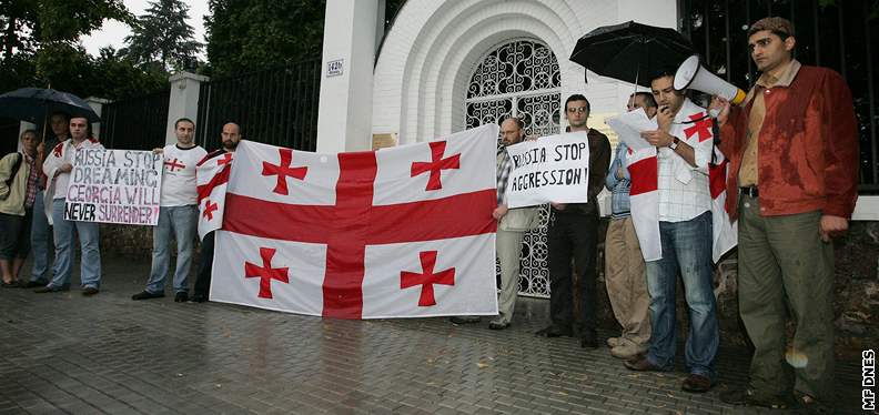 Gruzínci demonstrovali ped ruským konzulátem v Brn