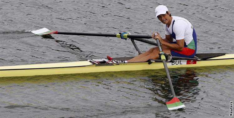 Ondej Synek (vlevo) se stíbrnou olympijskou medailí. Uprosted vítzný Tufte, vpravo Drysdale.