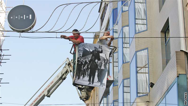 Instalace výstavy Brno, srpen 68