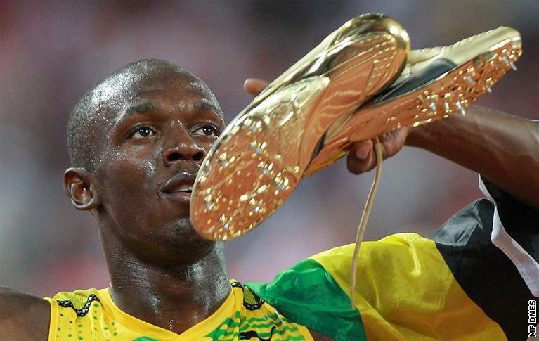 Usain Bolt na olympiád v Pekingu zabhl na stovce svtový rekord.