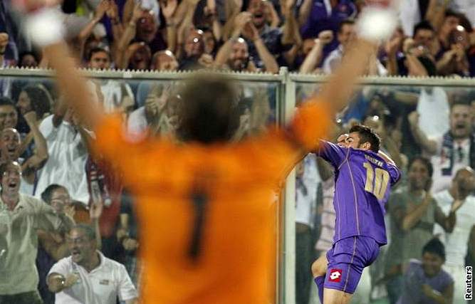 Fiorentina - Slavia: Mutu se raduje z gólu