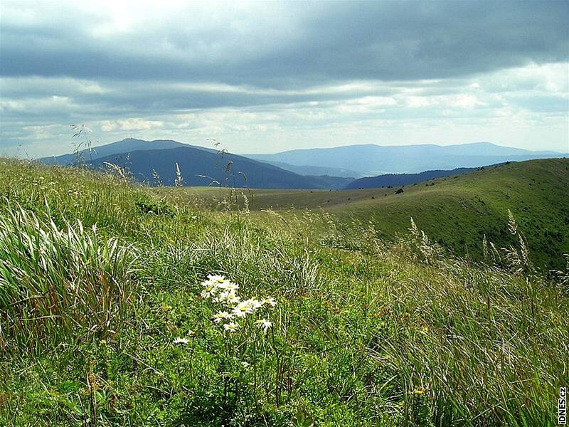 Hora Veký bok (1 727 m) v Nízkých Tatrách zejm ukrývá nejvýe poloené letit na Slovensku.