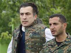 Gruznsk prezident Saakavili navtvil jednotky pobl jihoosetsk metropole Cchinvali. (10.8.2008)